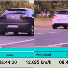 Dos coches en carretera. Uno gris a 202 km/h y otro blanco a 195 km/h. ¡Posible multa por ir a 200 km/h!