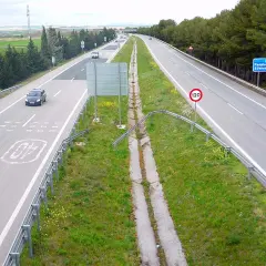 Autopista AP-15 con señal de 120 km/h. El precio de este viaje es de 15 euros.