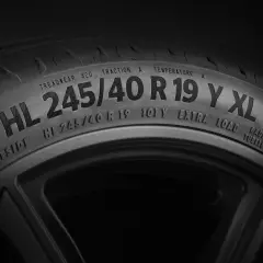Neumáticos reforzados HL 245/40 R19 XL, listos para cargas extra y máxima tracción.
