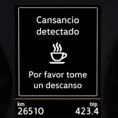 El sistema ADAS de detección de fatiga, al mostrar "Cansancio detectado" y una taza de café, te recuerda tomar un descanso para tu seguridad.
