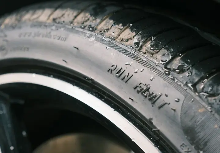 Neumático Run Flat mojado, ideal para la presión de neumáticos de invierno.