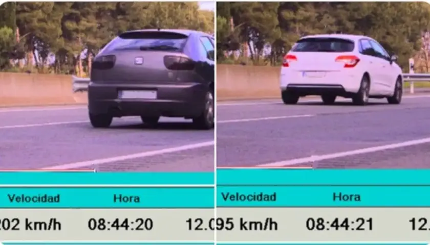 Dos coches en carretera. Uno gris a 202 km/h y otro blanco a 195 km/h. ¡Posible multa por ir a 200 km/h!