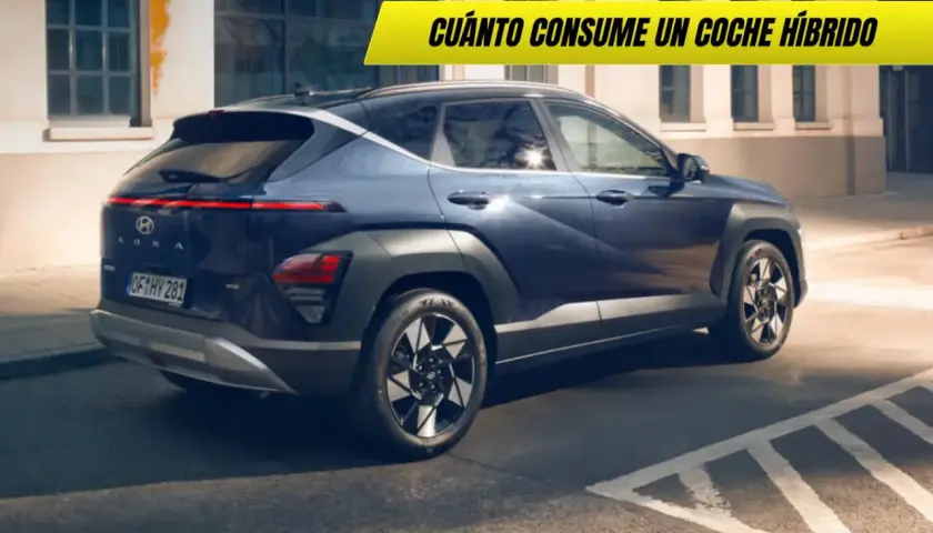 Un coche híbrido azul aparcado en la calle. El texto sobre la imagen pregunta: "Cuánto consume un coche híbrido", sugiriendo una discusión sobre la eficiencia de combustible.