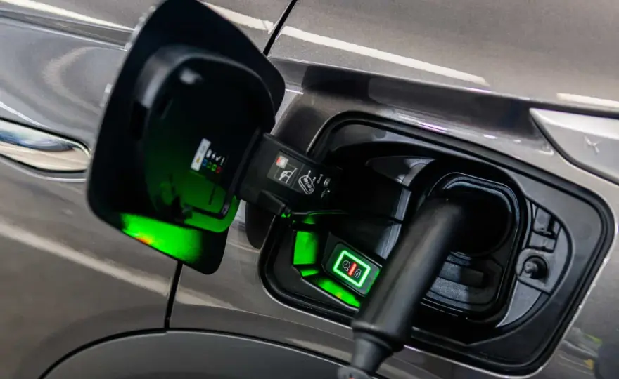Cargar coche eléctrico en gasolinera - ¿Cuánto cuesta?