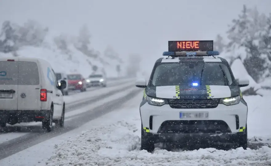 Conducir con nieve - Guía DGT para evitar sustos y circular seguro