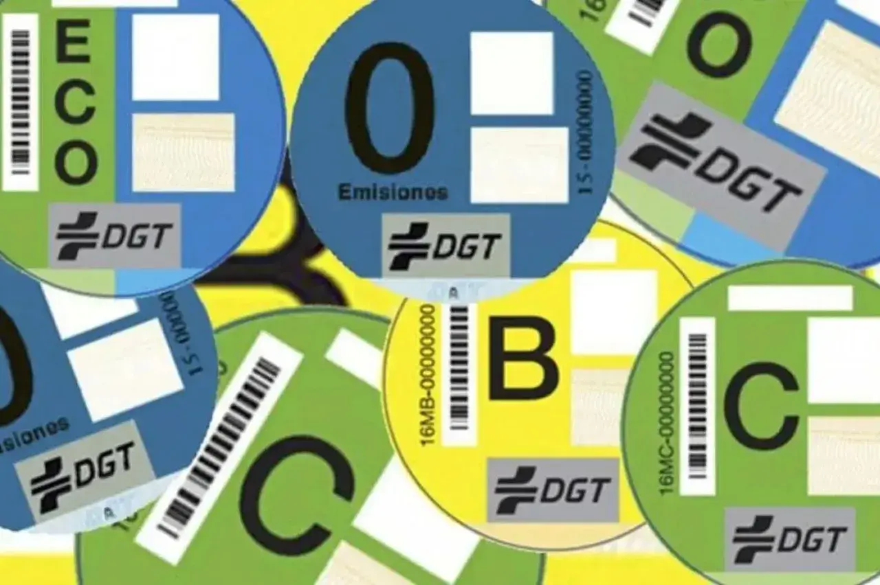 Pegatinas DGT: ECO, 0 Emisiones, B y C. Cada etiqueta eco que significa es un distintivo para vehículos según su nivel de emisiones.