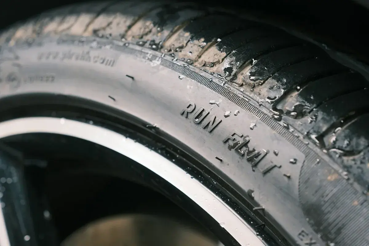 Neumático Run Flat mojado, ideal para la presión de neumáticos de invierno.