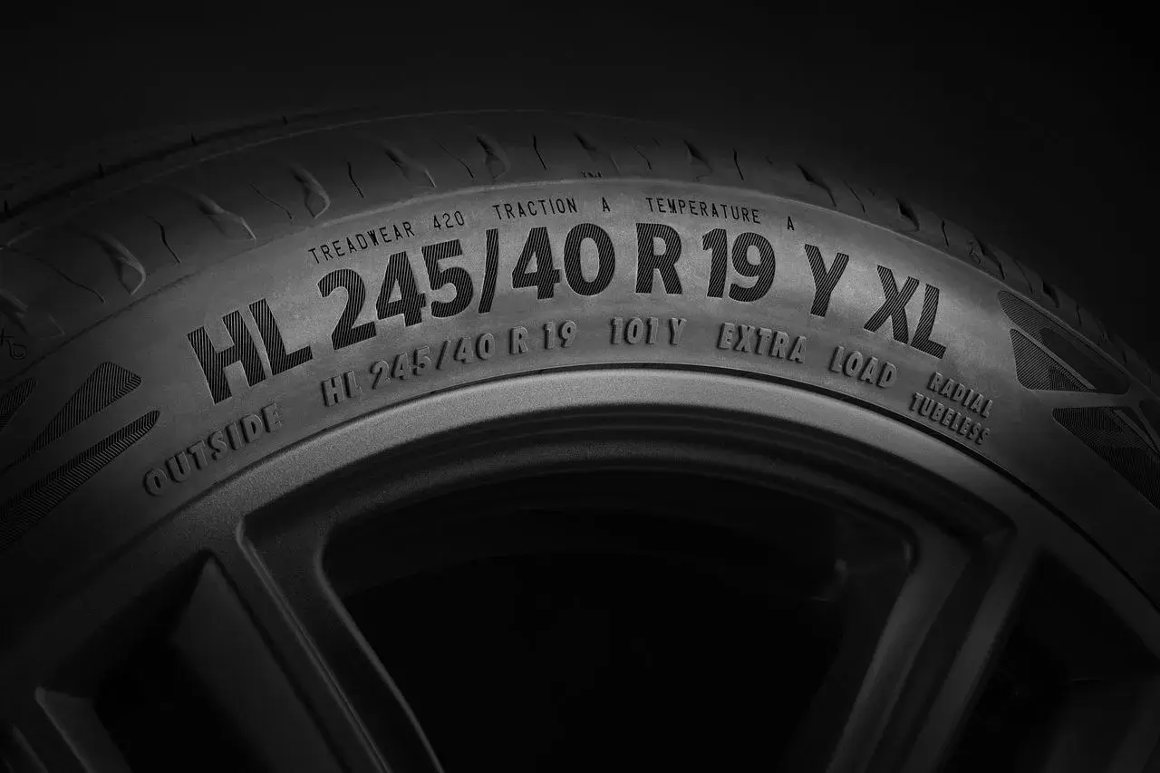 Neumáticos reforzados HL 245/40 R19 XL, listos para cargas extra y máxima tracción.