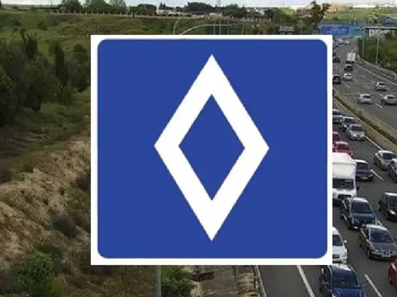 Se&ntilde;al azul con rombo blanco, indicando el vao significado de un carril o zona de circulaci&oacute;n.