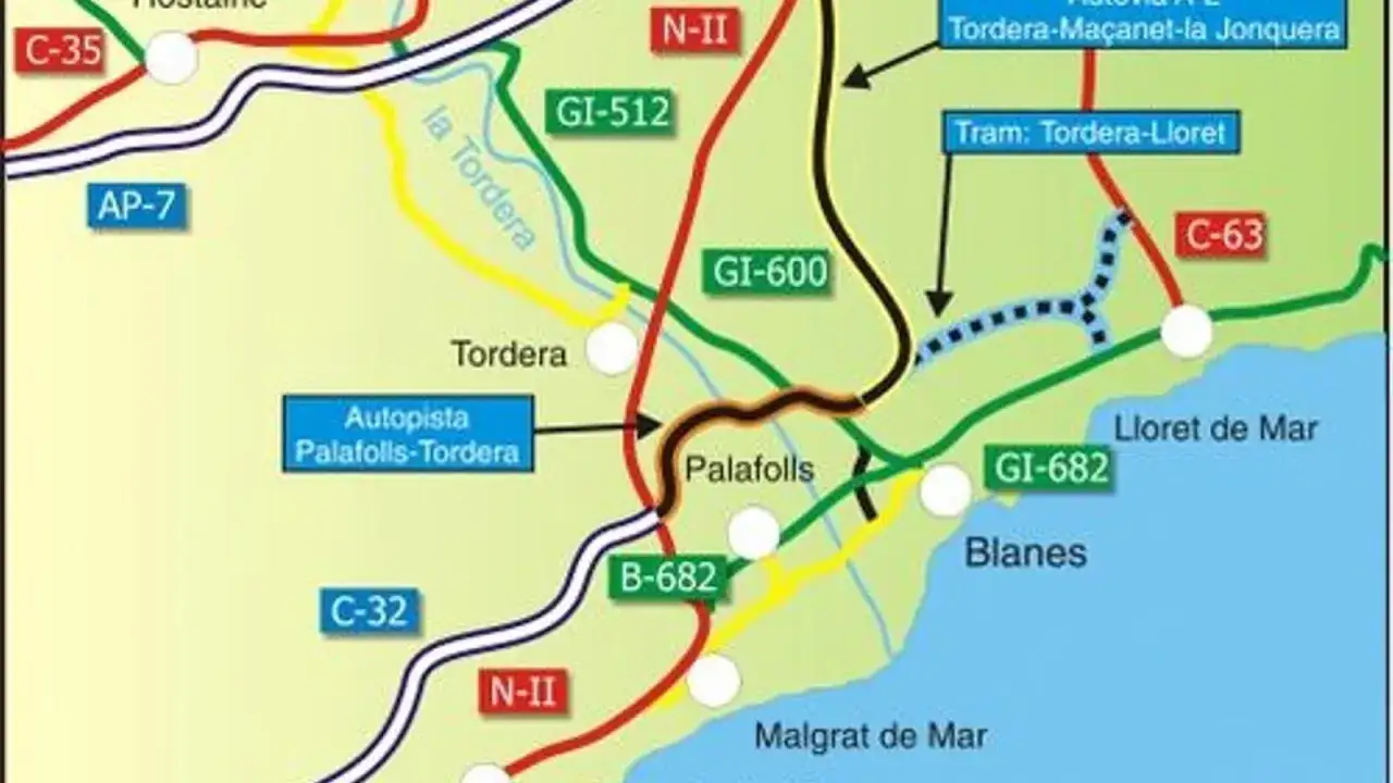 Mapa de carreteras de la costa catalana, mostrando la autopista C32, AP-7, N-II, GI-512, GI-600, GI-682, B-682 y C-35. Incluye Tordera, Palafolls, Blanes y Lloret de Mar.