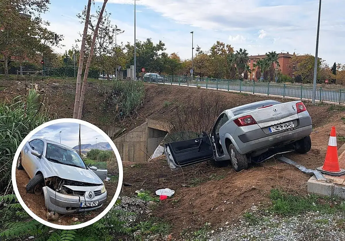 Un coche plateado volcado y da&ntilde;ado tras un siniestro vial. La puerta del conductor est&aacute; abierta, mostrando el interior. En un c&iacute;rculo, se ve el mismo coche con el frontal destrozado.