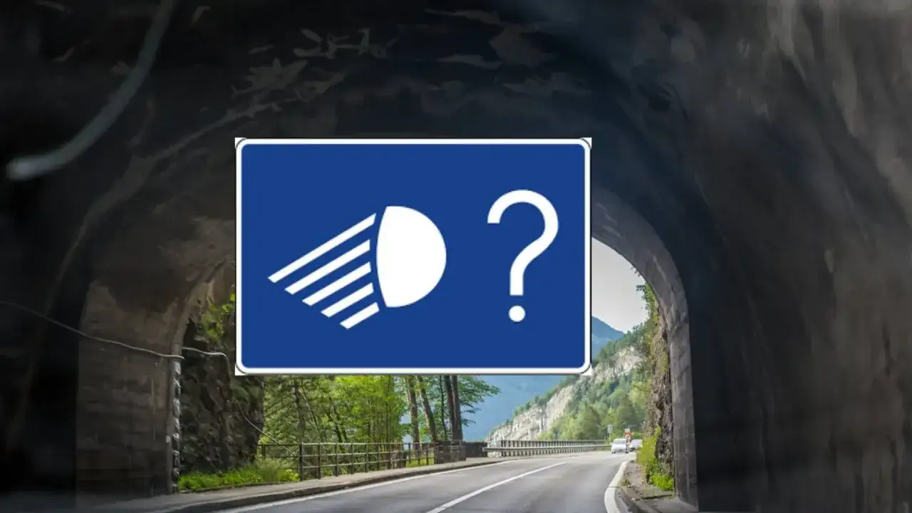 Señal de tráfico azul con un faro y un signo de interrogación. Indica que hay que dejar 100 metros de distancia en el túnel.